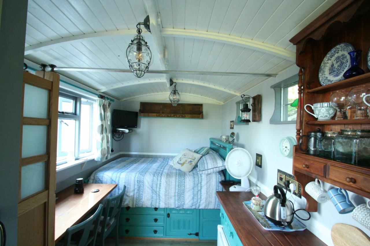 Апартаменты Bronllys Farm Coastal Self-Catering Лланелли Экстерьер фото