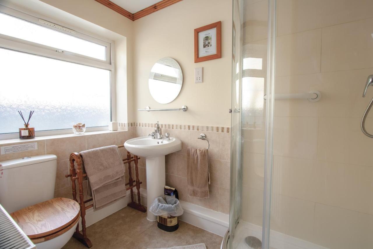 Апартаменты Bronllys Farm Coastal Self-Catering Лланелли Экстерьер фото