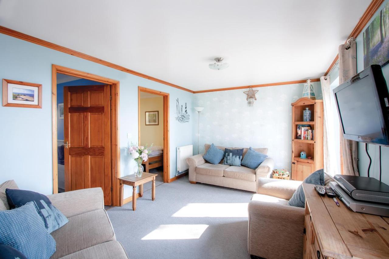 Апартаменты Bronllys Farm Coastal Self-Catering Лланелли Экстерьер фото