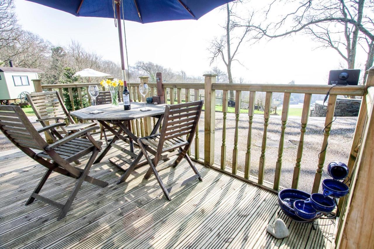 Апартаменты Bronllys Farm Coastal Self-Catering Лланелли Экстерьер фото