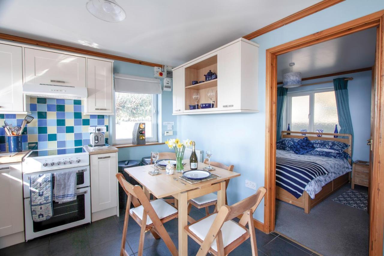 Апартаменты Bronllys Farm Coastal Self-Catering Лланелли Экстерьер фото