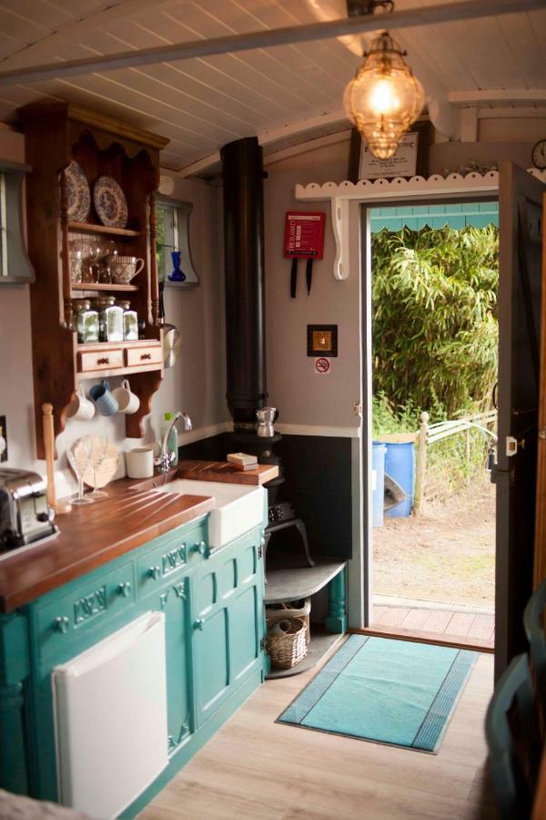 Апартаменты Bronllys Farm Coastal Self-Catering Лланелли Экстерьер фото