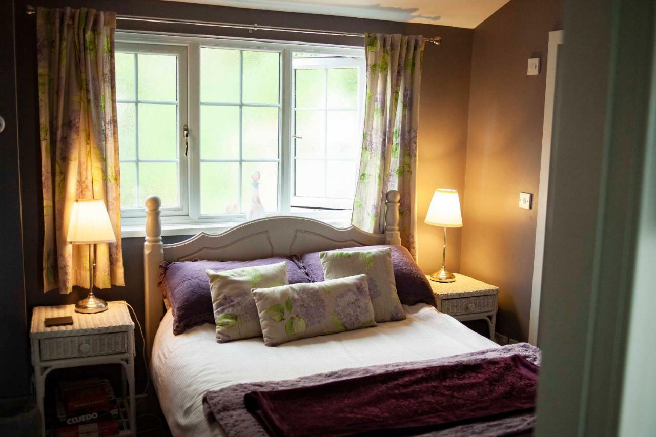Апартаменты Bronllys Farm Coastal Self-Catering Лланелли Экстерьер фото